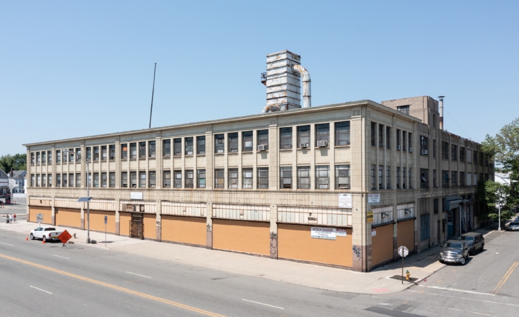 Available: 126,000 SF