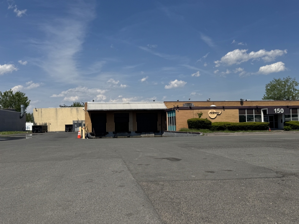 Available: 26,929 SF