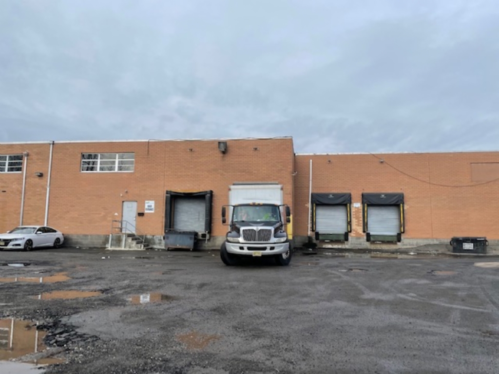 Available: 14,000 SF