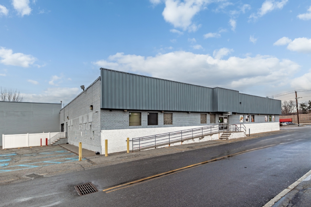 Available: 19,000 SF