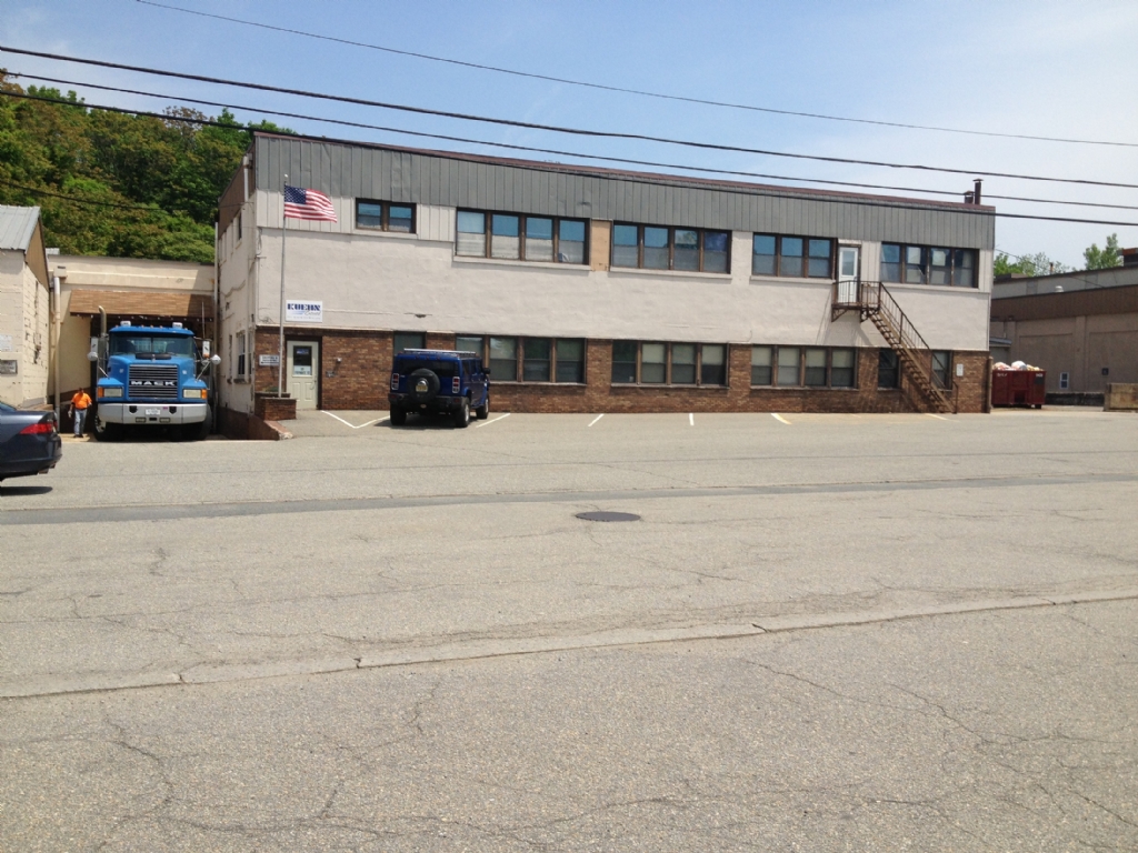 Available: 105,882 SF
