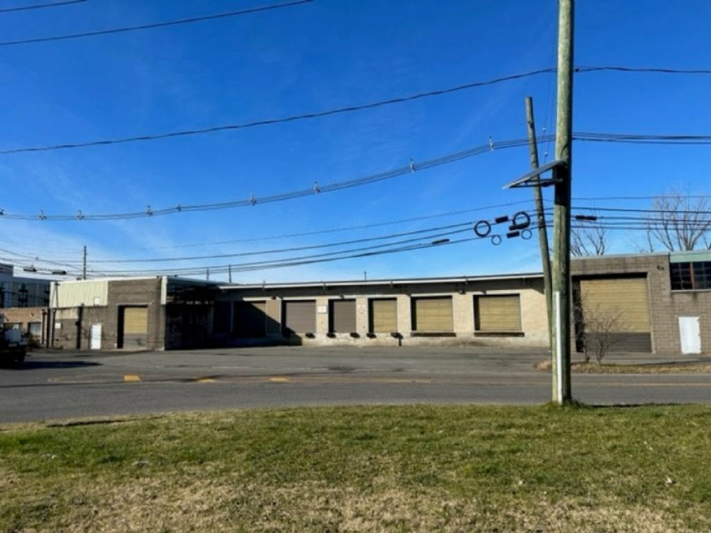Available: 25,715 SF