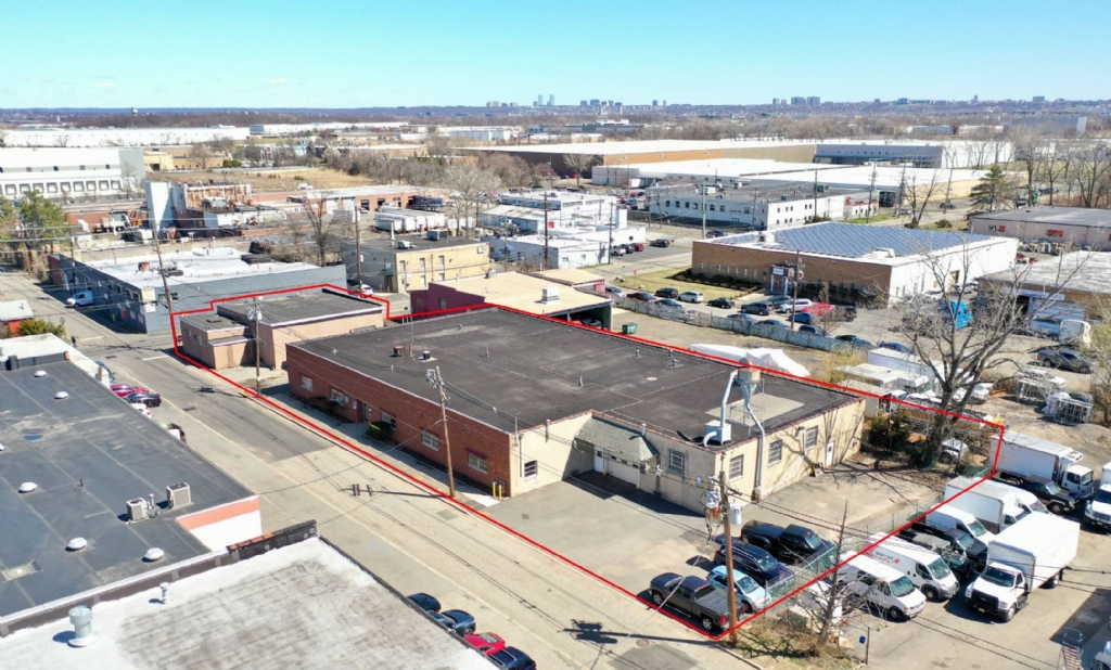 Available: 12,922 SF