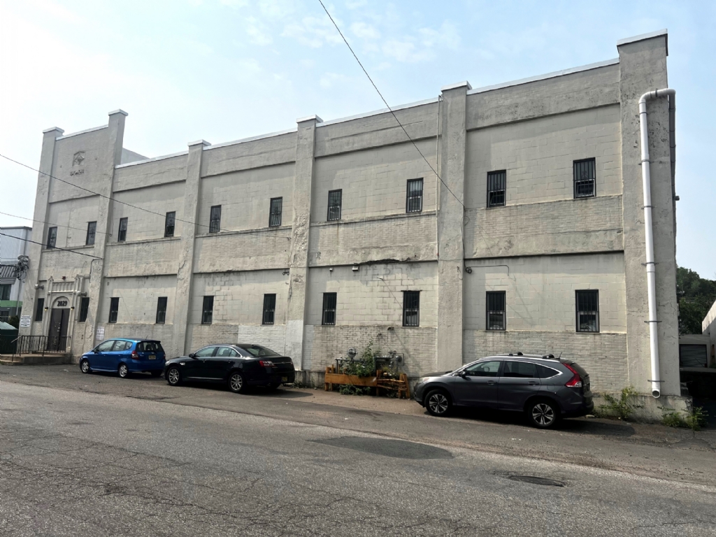 Available: 62,840 SF