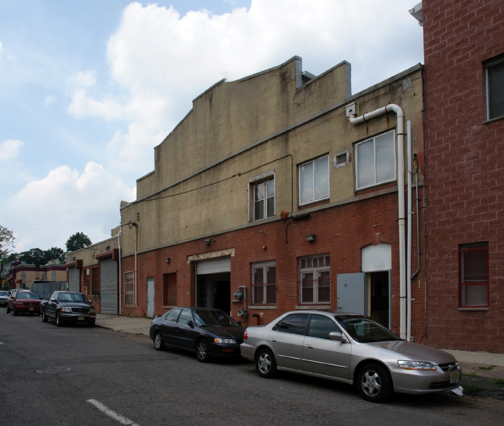 Available: 19,900 SF