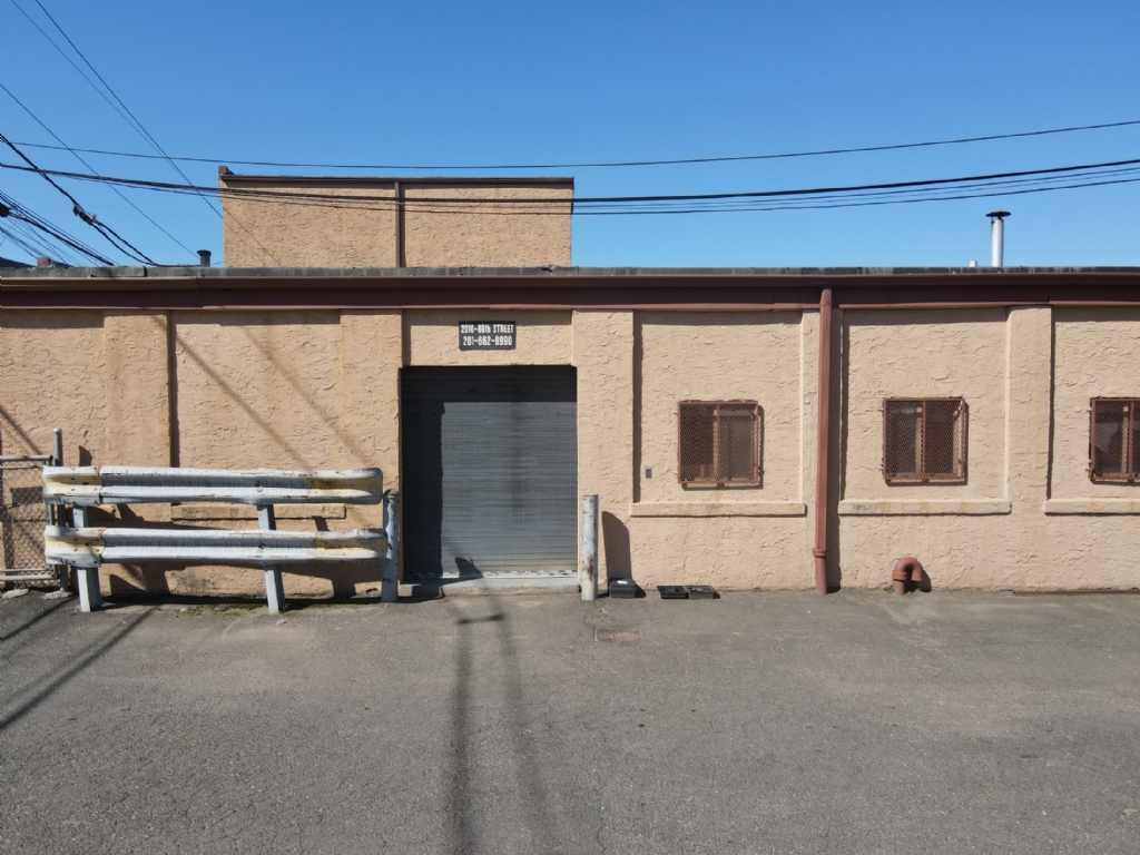 Available: 27,500 SF