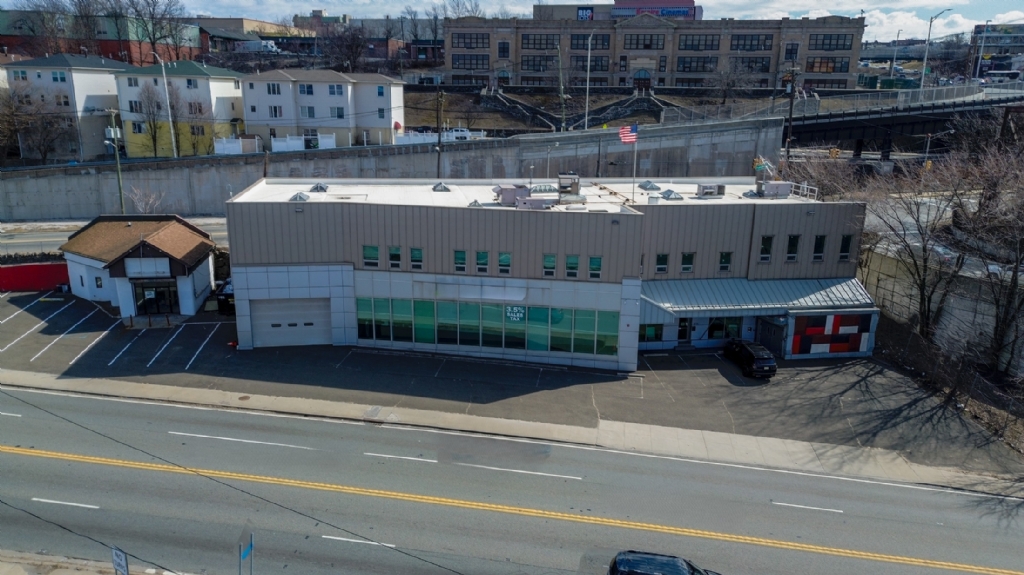 Available: 17,000 SF