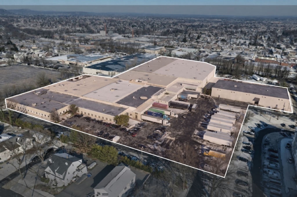 Available: 235,215 SF