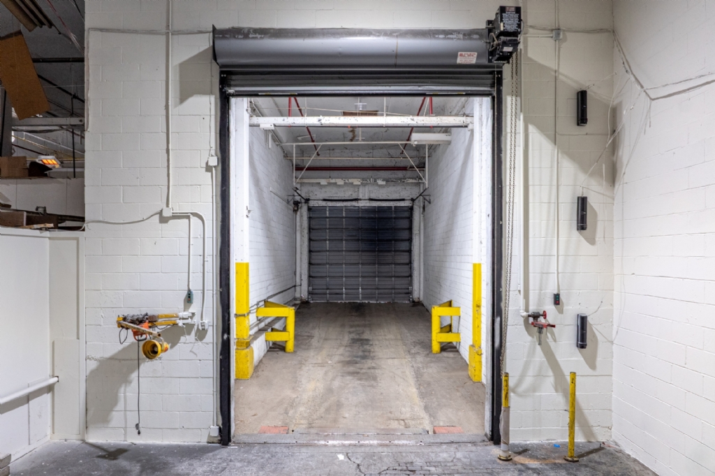 Available: 40,621 SF