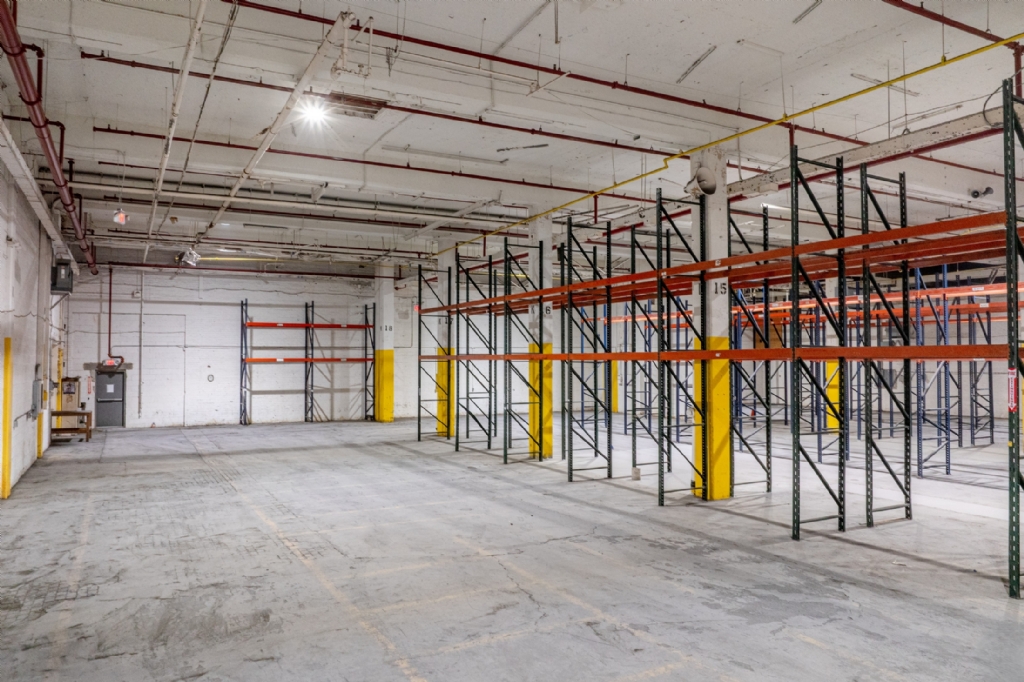 Available: 40,621 SF
