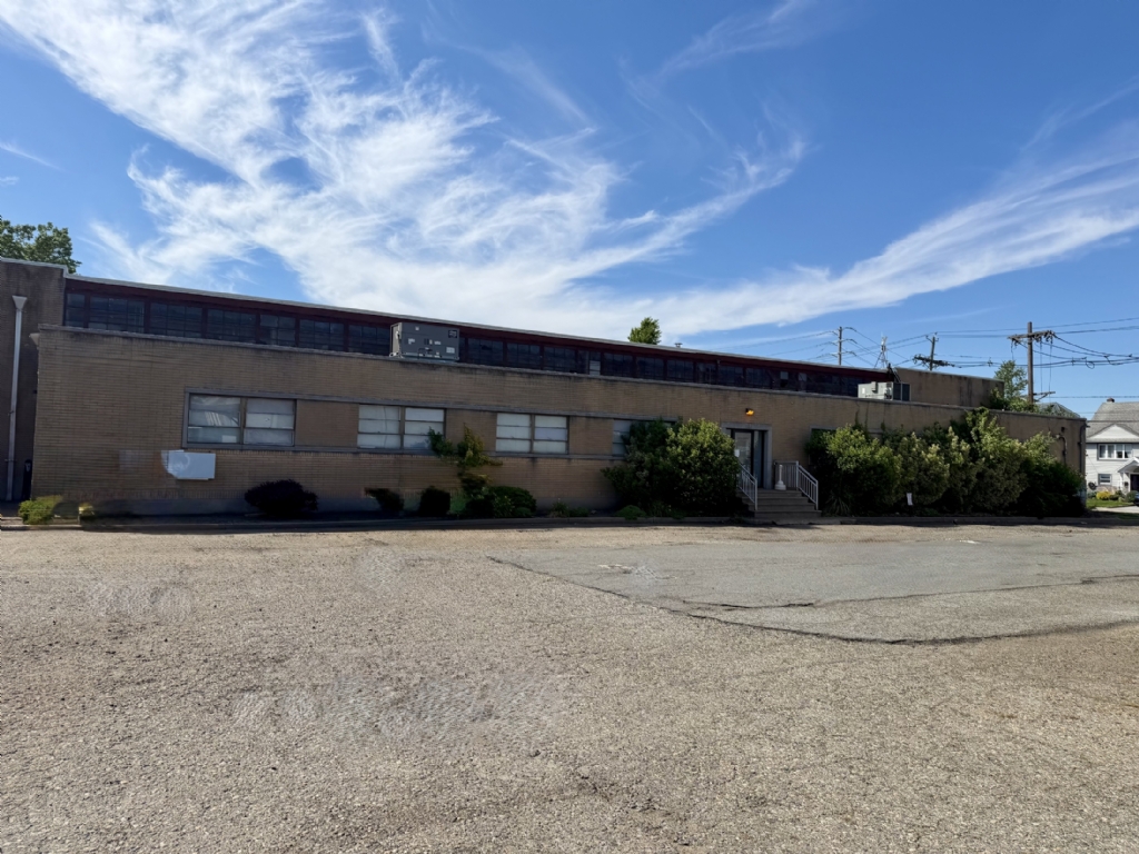 Available: 49,574 SF